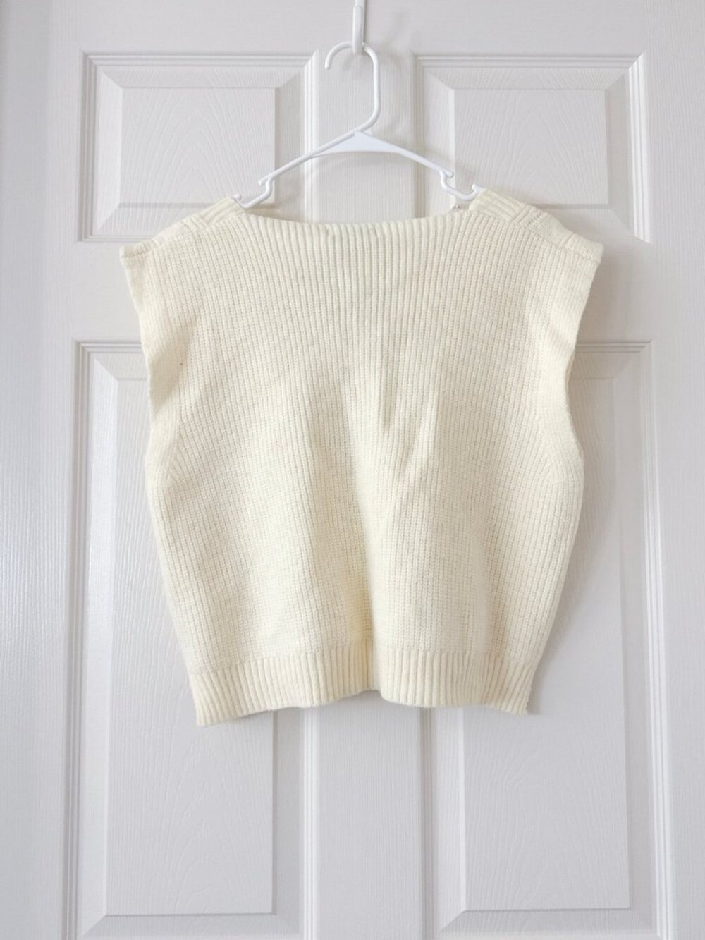 Cream Cable Knit Sweater Vest – Women’s Small V Neck Preppy Knit - Picture 2 of 6